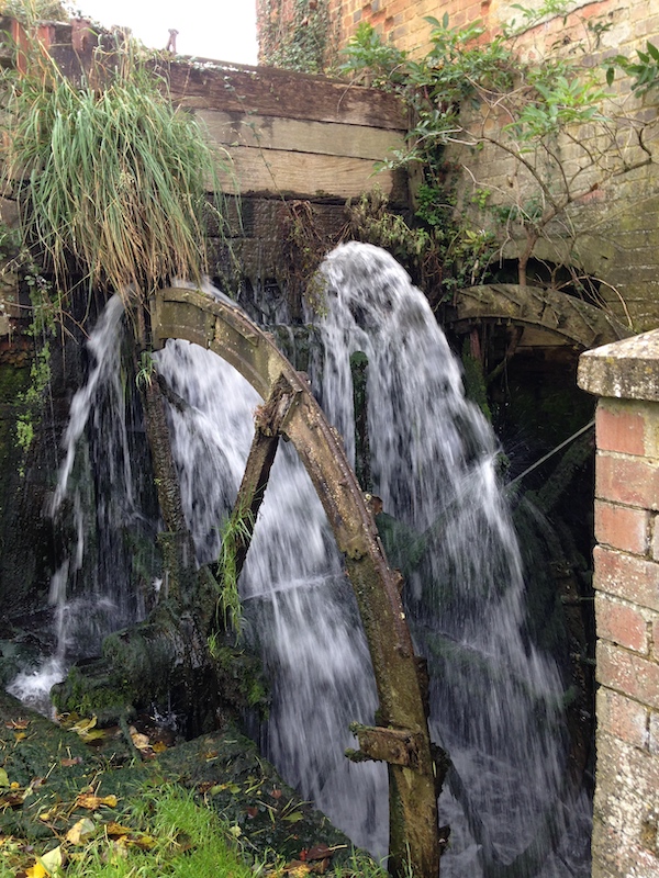 2014-10-07 Dumbleton Mill wheel in flood