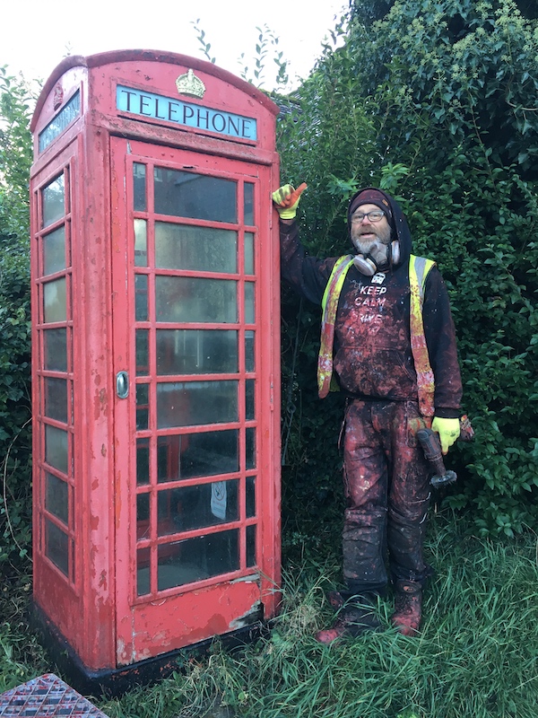 2022-09-25 Andy refurbishing our telephone kiosk